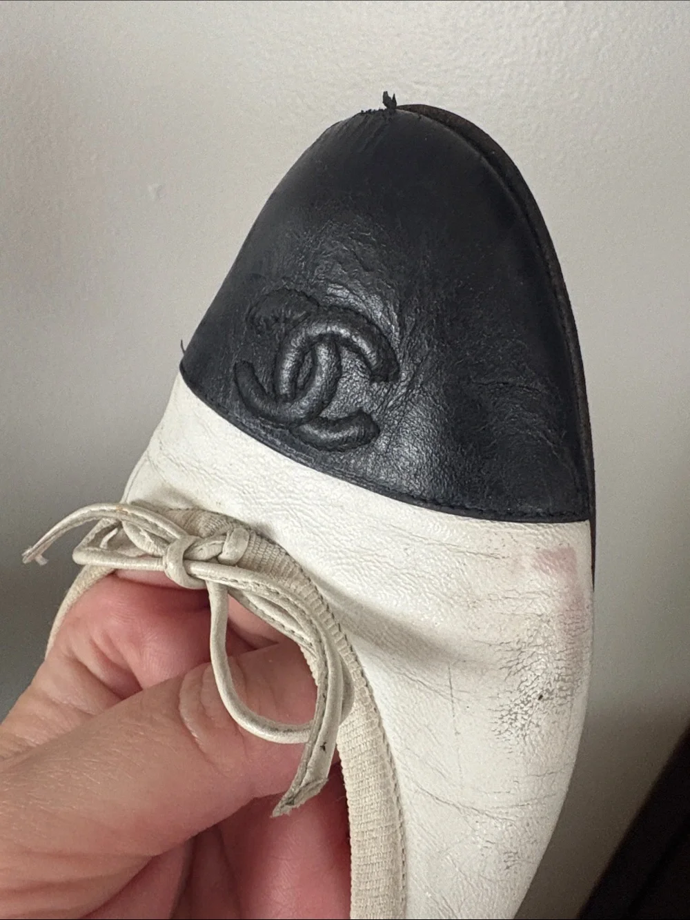 CHANEL White Leather Ballet Flats with Black Cap Toe and Bow